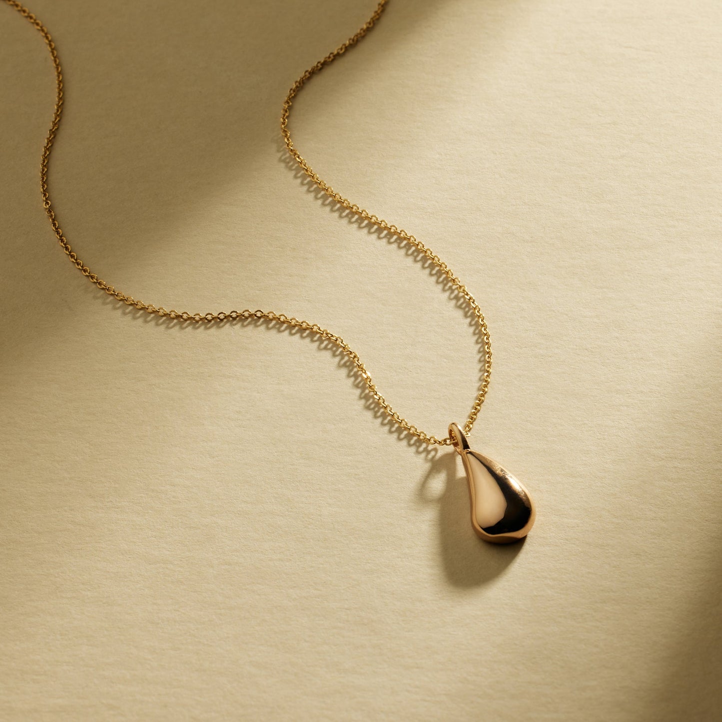 Gloss Pendant Necklace
