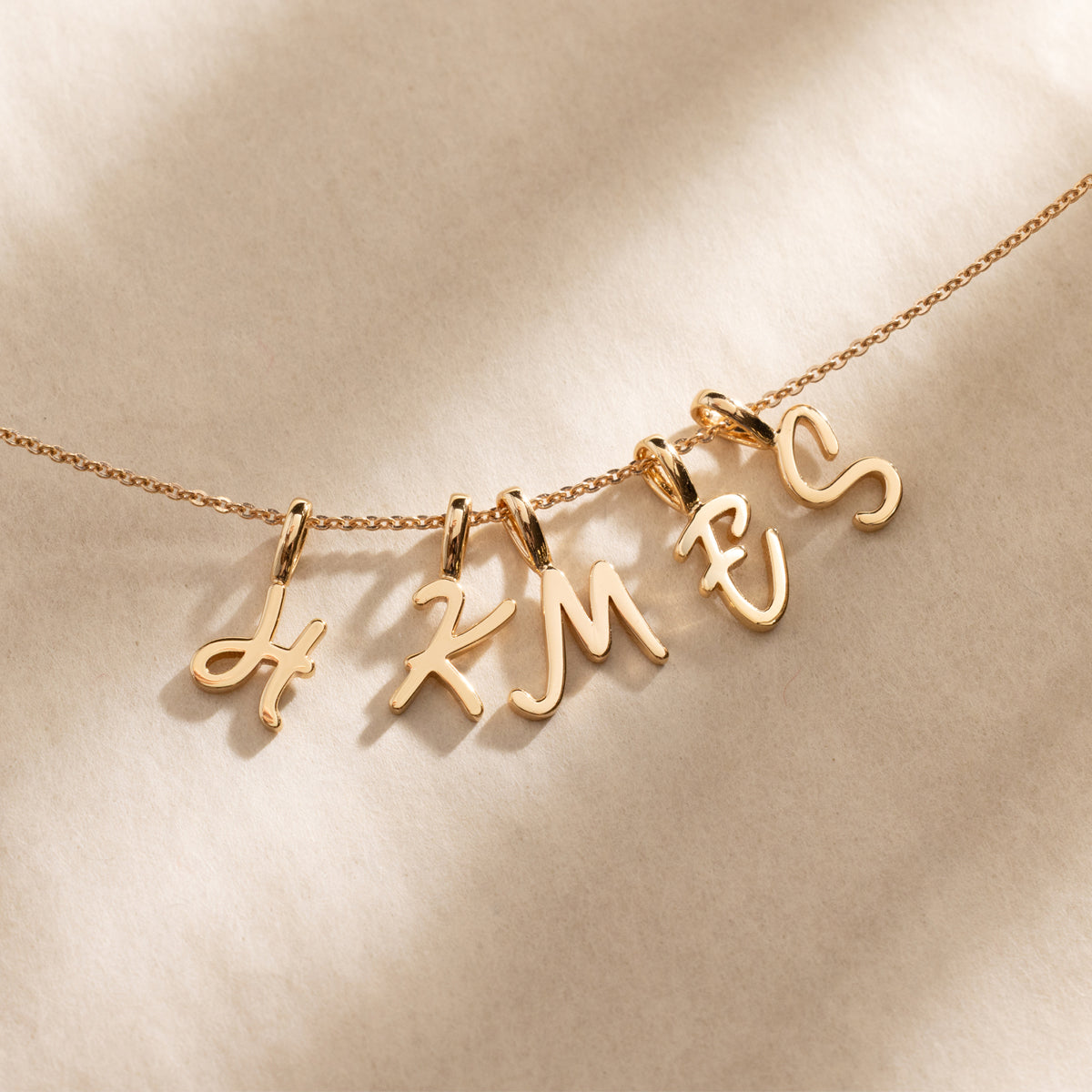 Script Initial I Charm